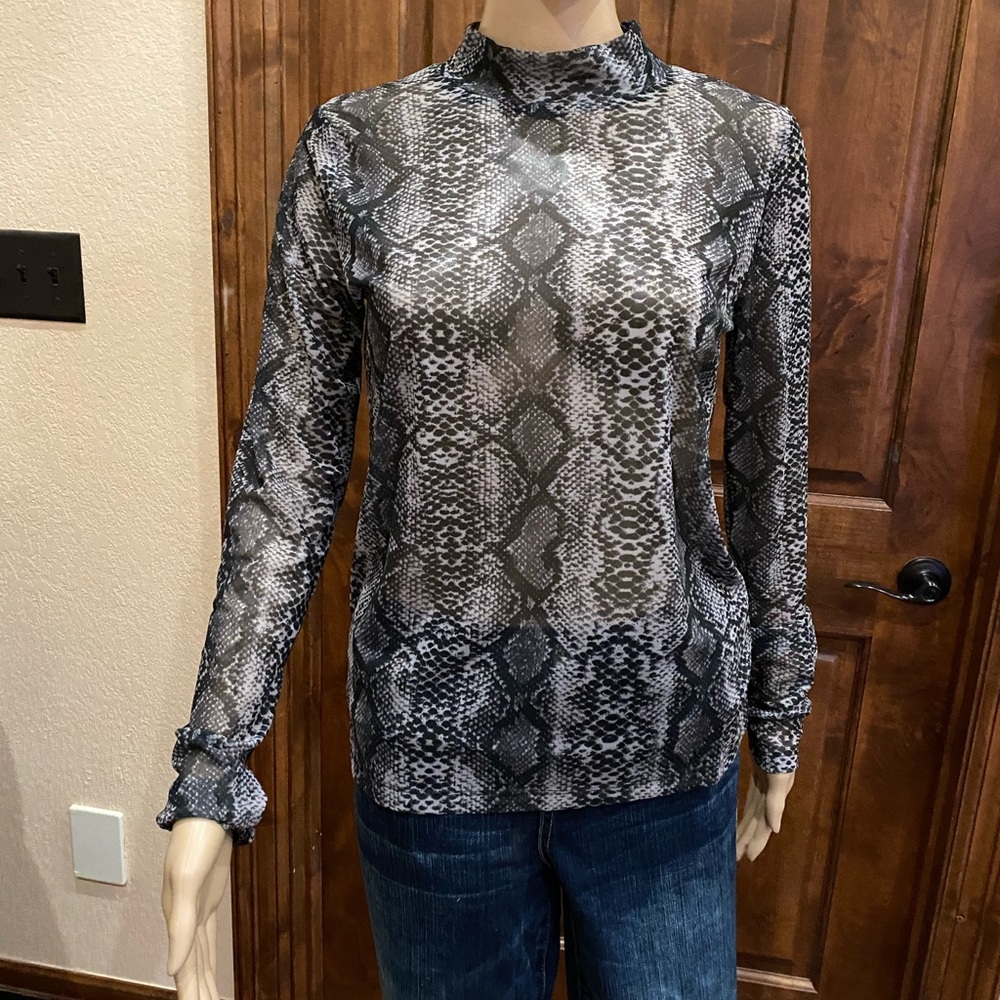 NWT Hem & Thread Mock Turtleneck Top